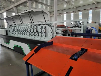 Máquina de endireitamento e corte de metal